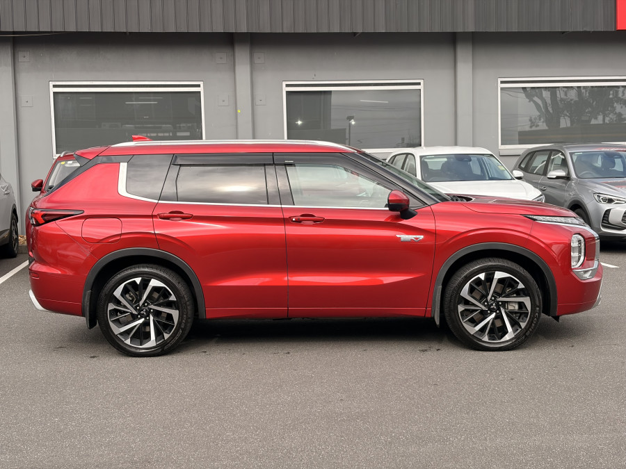 2024 Mitsubishi Outlander ZM PHEV Exceed SUV Image 11