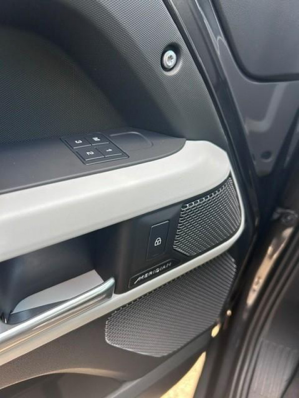 2024 Land Rover Defender L663 110 D300 X SUV image 15