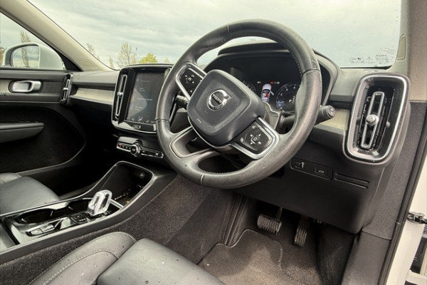 2020 Volvo XC40 XZ T4 Inscription SUV Image 11