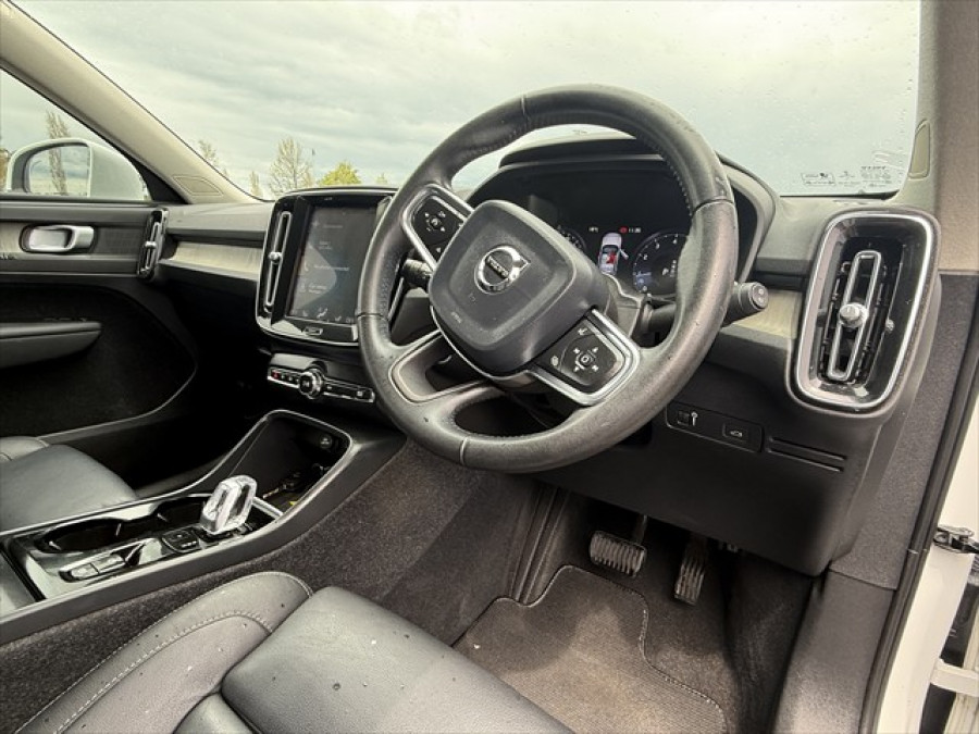 2020 Volvo XC40 XZ T4 Inscription SUV Image 11