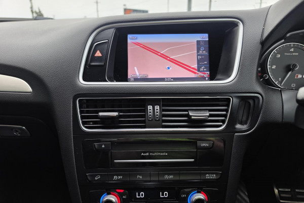 2013 Audi SQ5 8R TDI SUV Image 22