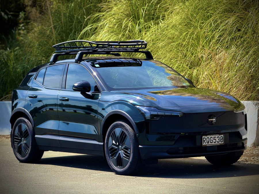 2026 Volvo EX30 Cross Country  Ultra Twin Motor Performance SUV Image 6