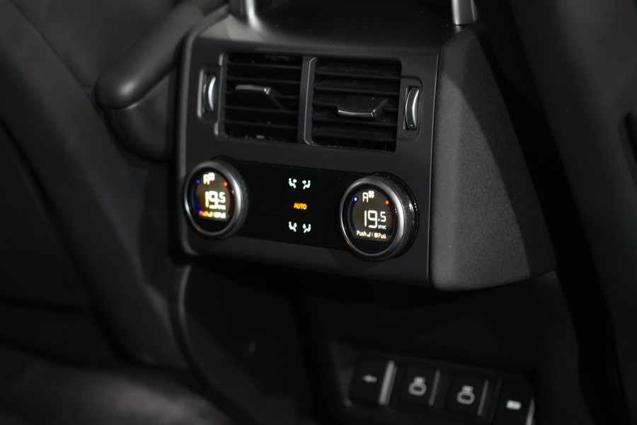 2021 Land Rover Discovery Series 5 P360 R-Dynamic HSE SUV Image 35