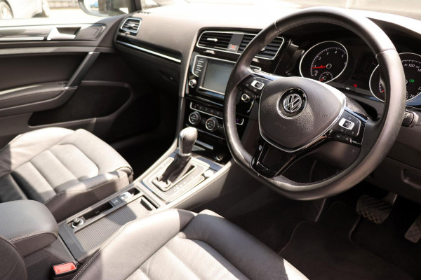 2016 Volkswagen Golf 7 110TSI Highline Hatch Image 2