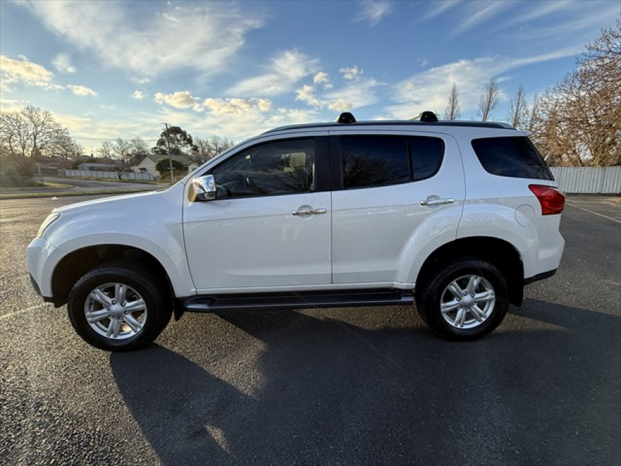 2015 Isuzu MU-X LS-T SUV Image 6