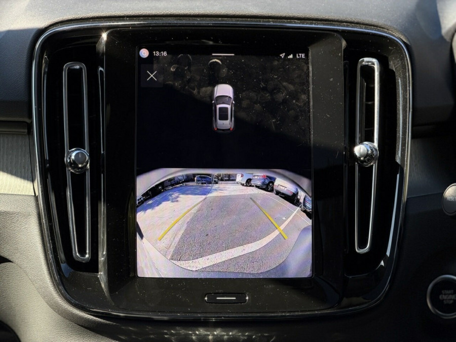 2025 Volvo XC40 XZ Plus B4 SUV Image 16