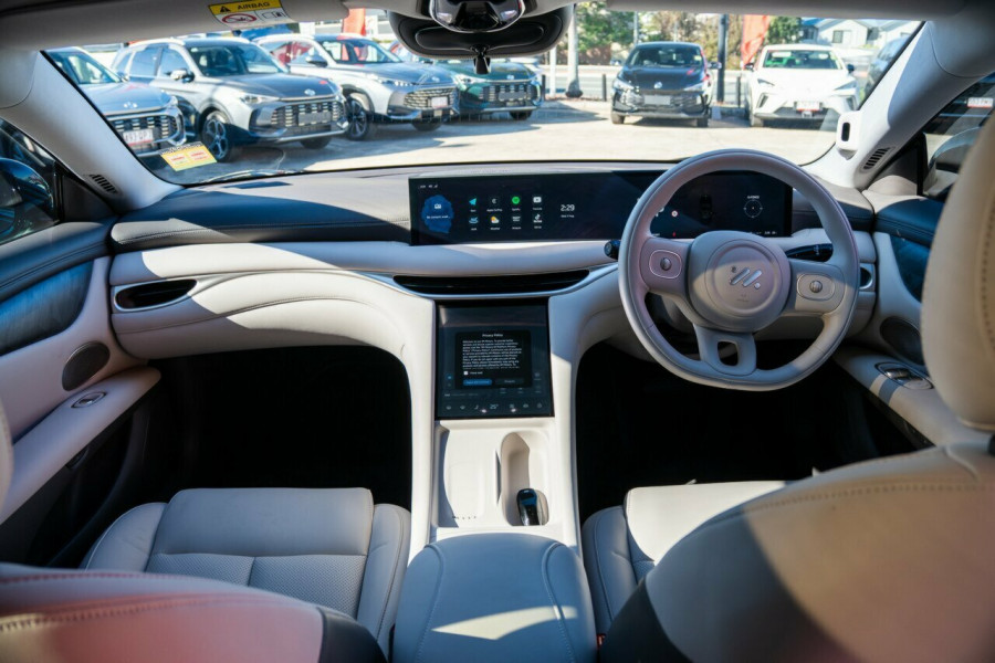 2025 MG IM5 P12L Performance Hatch Image 17