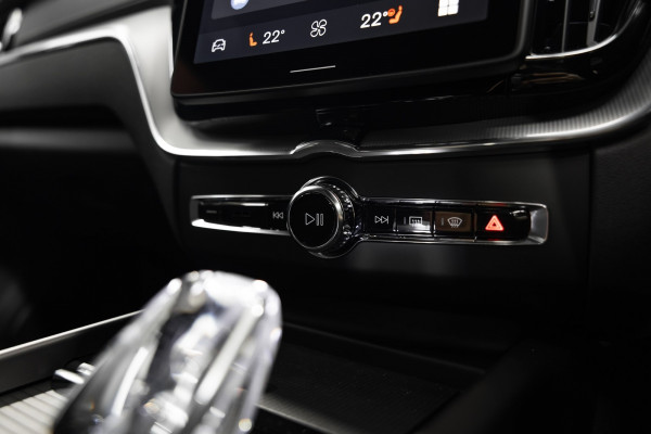 2026 Volvo XC60 UZ B5 Ultra Dark 2L Petrol Hybrid AWD SUV Image 15