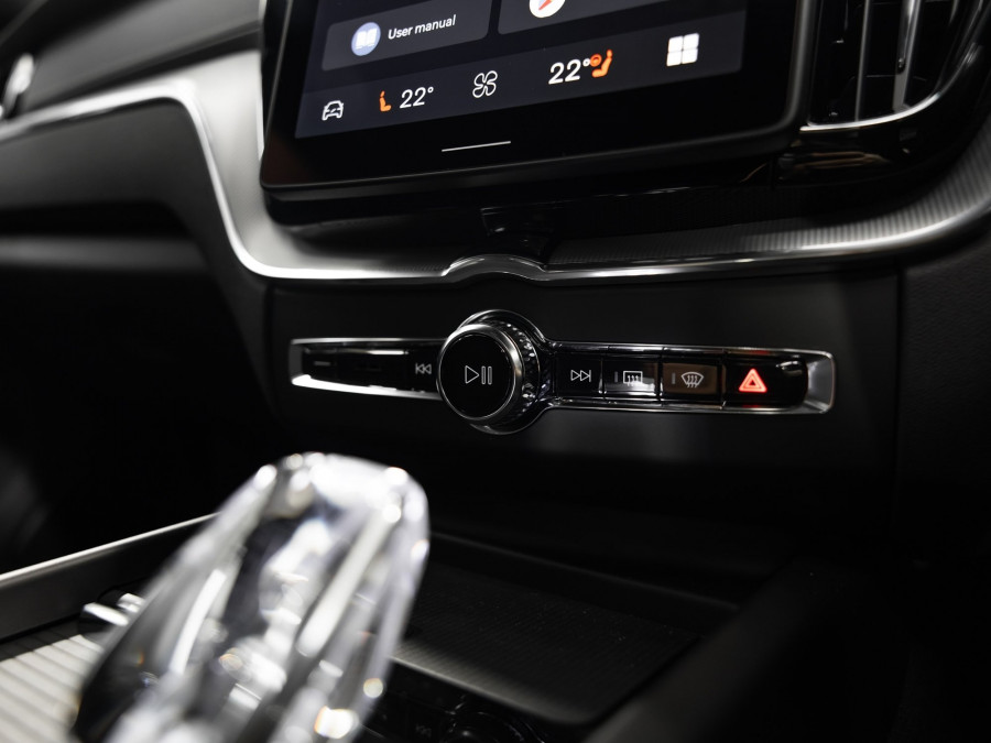 2026 Volvo XC60 UZ B5 Ultra Dark 2L Petrol Hybrid AWD SUV Image 15