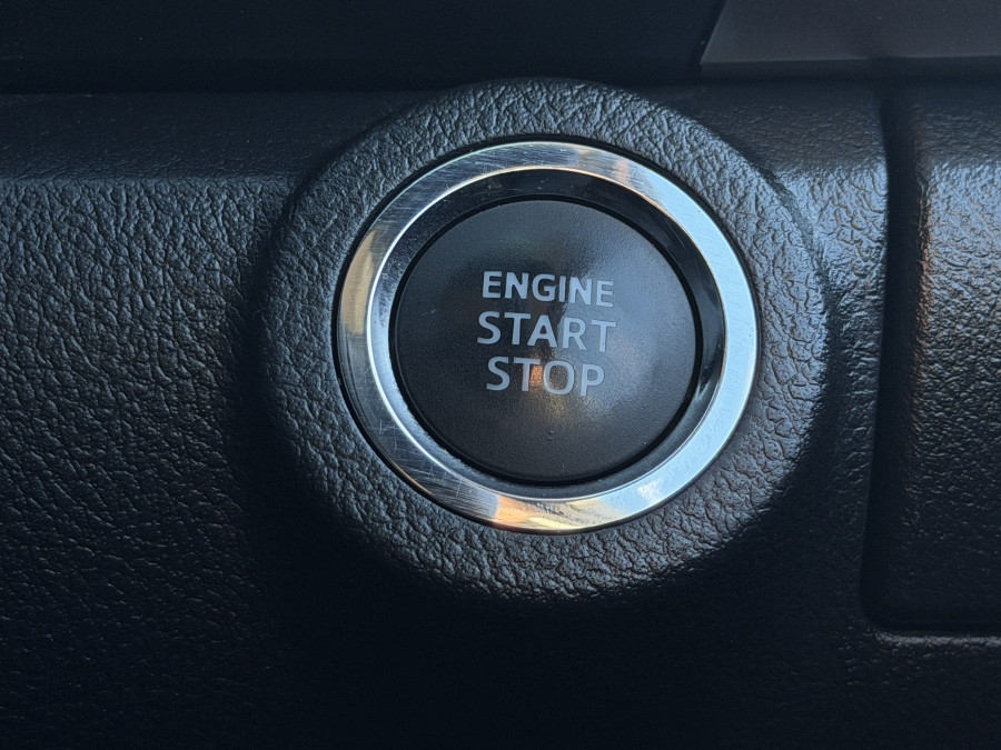 2017 Toyota HiLux  SR5 Double Cab Pick Up Image 20