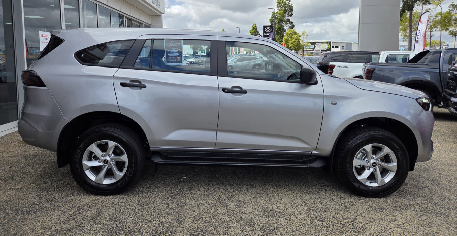 2026 Isuzu MU-X RJ LS-M SUV Image 2
