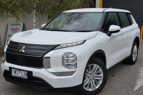 2023 Mitsubishi Outlander ZM ES SUV Image 9