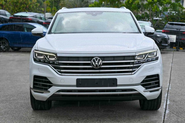 2022 Volkswagen Touareg CR 210TDI Elegance SUV Image 3