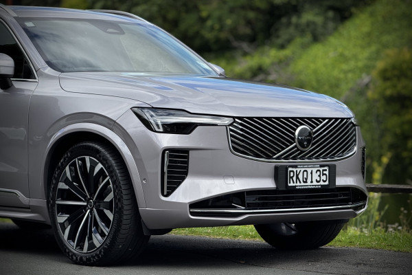 2025 Volvo XC90 L Series Ultra B5 Bright SUV Image 8