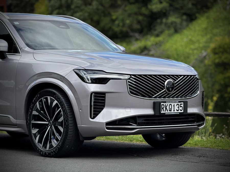 2025 Volvo XC90 L Series Ultra B5 Bright SUV Image 8