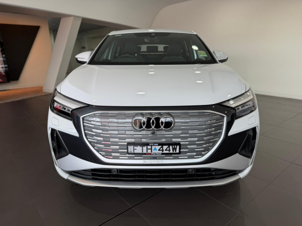 2025 Audi Q4 e-tron F4 45 SUV image 3
