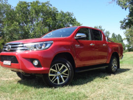 Toyota HiLux SR5 GUN126R