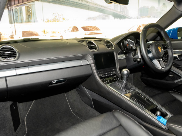 2024 Porsche Cayman Cayman - Style Edition Coupe image 8