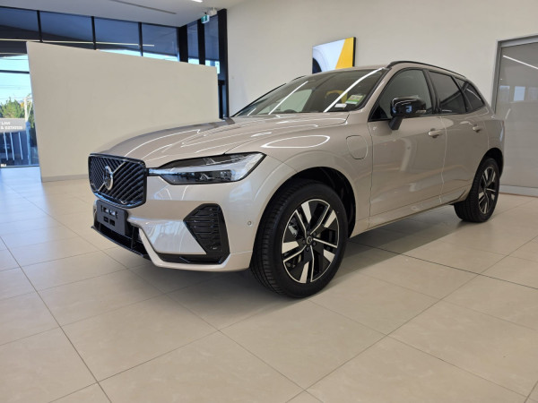 2025 MY26 Volvo XC60 UZ Plus T8 Plug-in Hybrid Dark SUV image 6