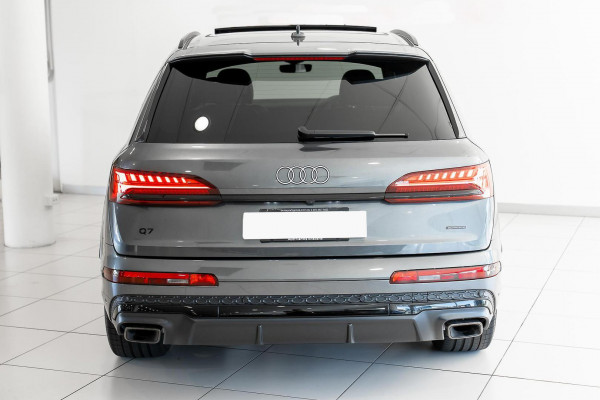 2025 Audi Q7 4M 50 TDI S line SUV image 5