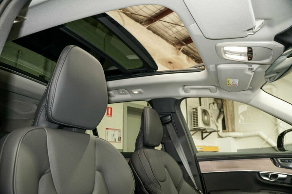 2025 MY26 Volvo XC90 L Series Ultra B5 Dark SUV Image 15