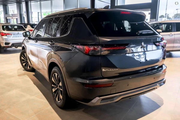 2025 Mitsubishi Outlander ZM LS SUV Image 4