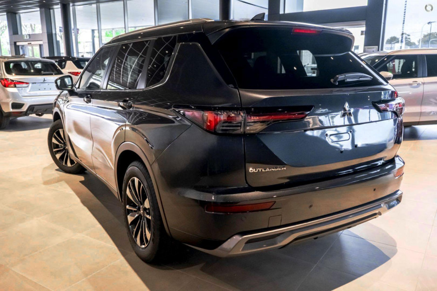 2025 Mitsubishi Outlander ZM LS SUV Image 4