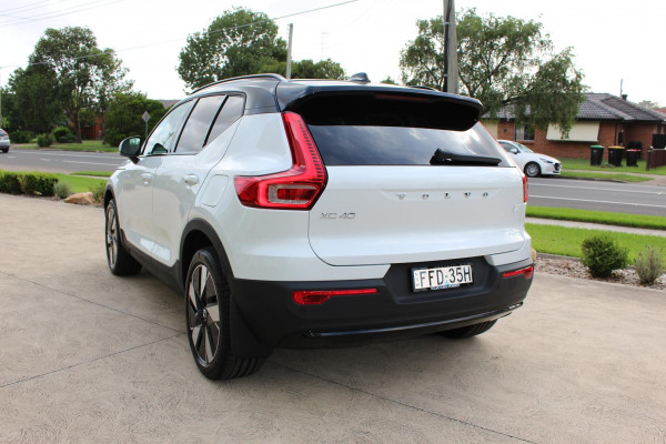 2024 Volvo XC40  Recharge Pure Electric SUV Image 4