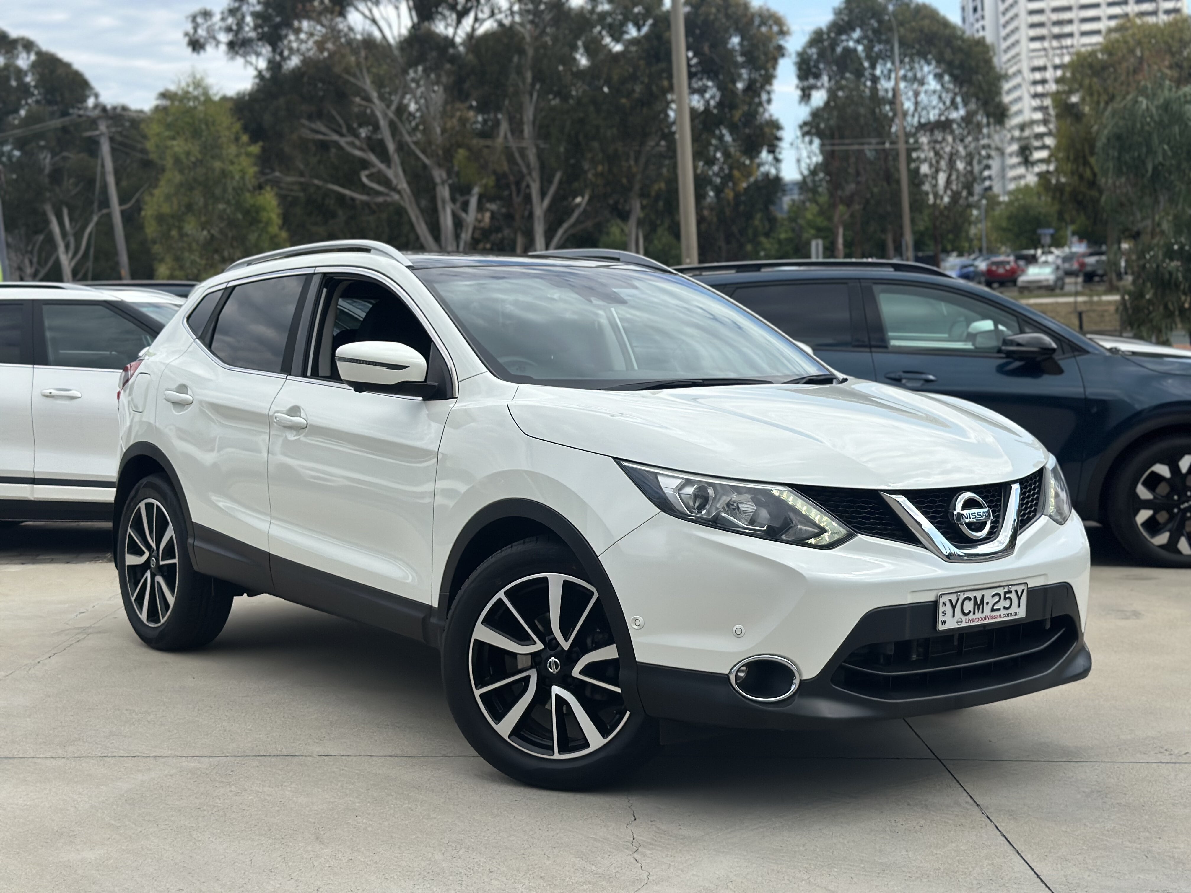 2015 Nissan QASHQAI J11 TL SUV Image 1