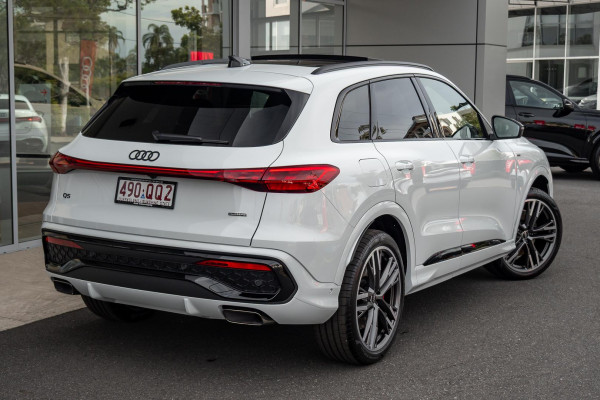 2026 Audi Q5 e-hybrid 270kW SUV image 2
