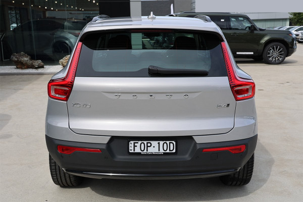2024 MY25 Volvo XC40 XZ Ultra B4 Dark SUV Image 5