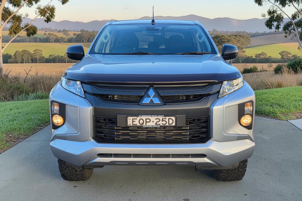 2021 MY22 Mitsubishi Triton MR GLX-R Ute Image 2