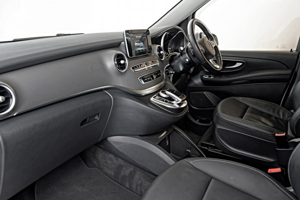 2020 Mercedes-Benz V-Class 447 V220 d People Mover image 8
