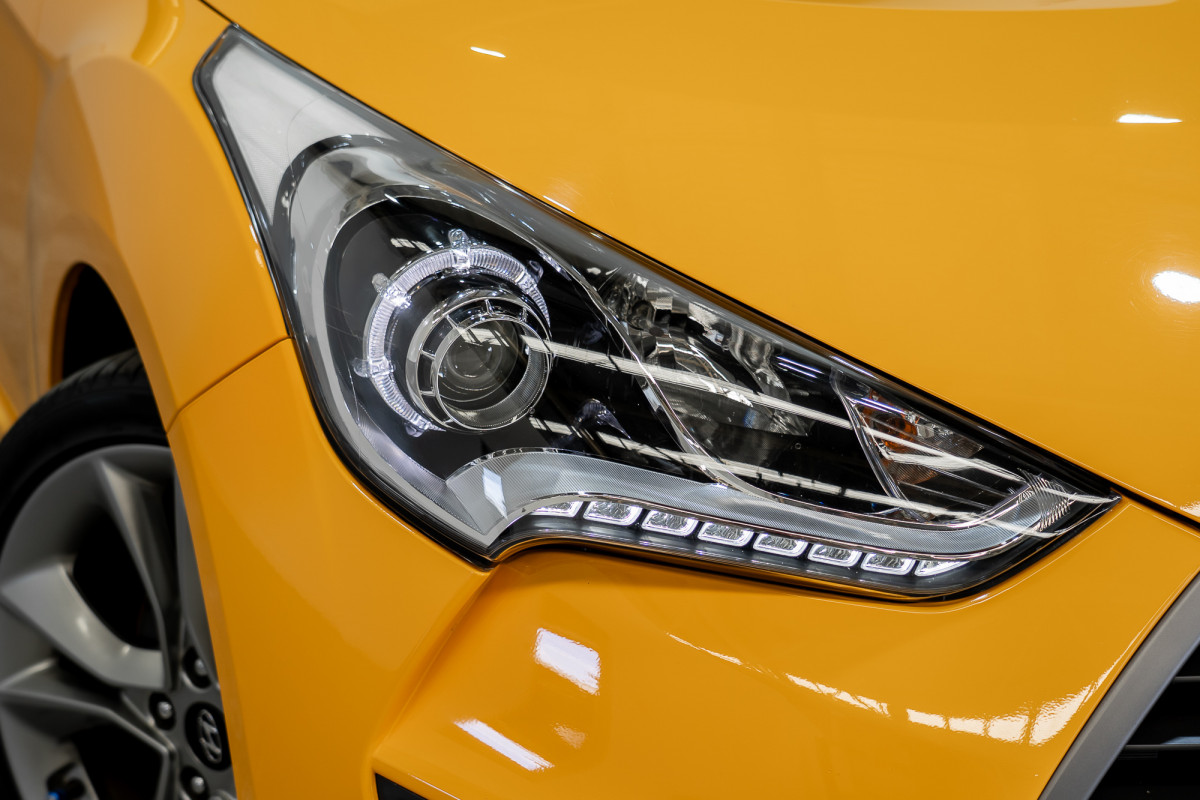 2015 Hyundai Veloster Sr Turbo Coupe Image 2