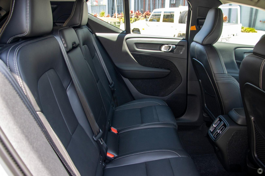 2025 Volvo XC40 XZ Plus B4 SUV Image 7