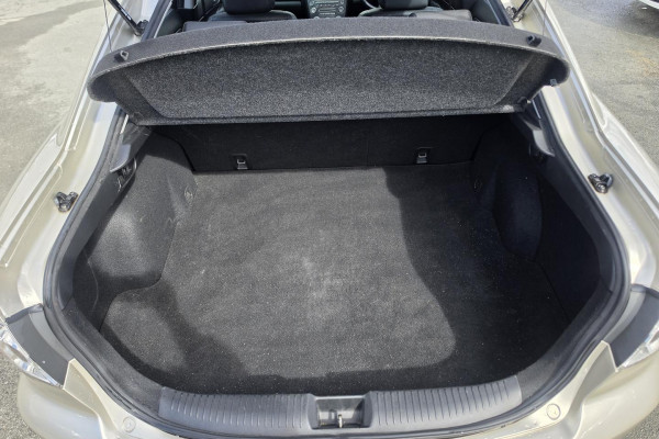 2004 Mazda 6 GL Series Luxury Sports Hatch Image 14