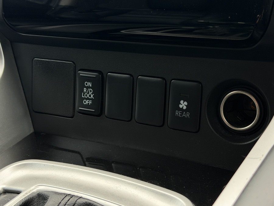 2019 Mitsubishi Pajero Sport QE Black Edition SUV Image 25