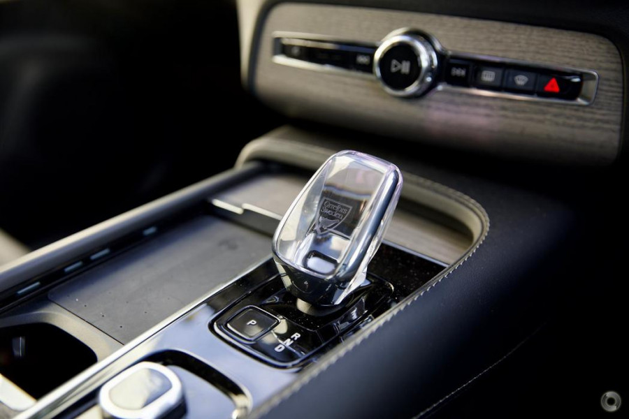 2024 Volvo XC90 L Series Recharge Ultimate T8 Plug-In Hybrid SUV Image 13