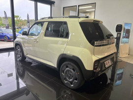 2025 Hyundai Inster  Extended Range SUV image 3