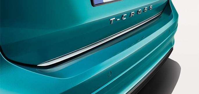 Tailgate protective strip