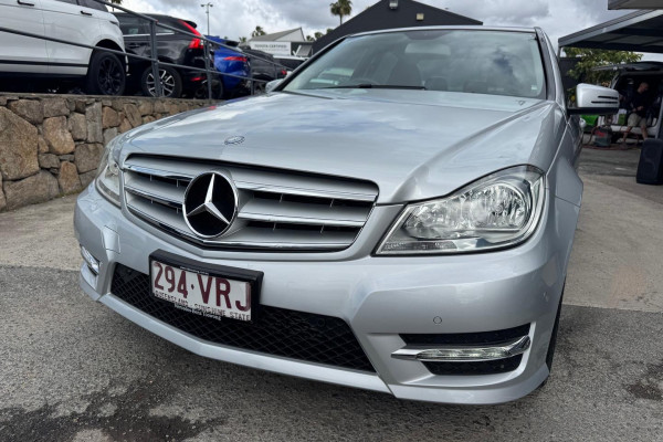 2014 Mercedes-Benz C-Class W204 C200 Sedan Image 2