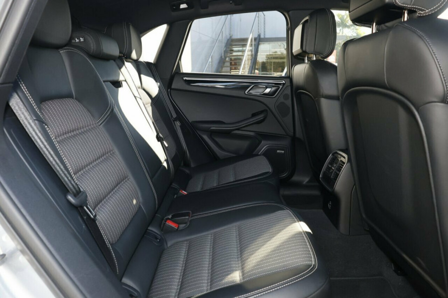 2022 MY23 Porsche Macan 95B T SUV Image 7