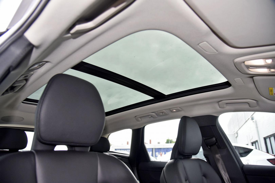 2023 Volvo XC60  Ultimate B5 Bright SUV Image 7