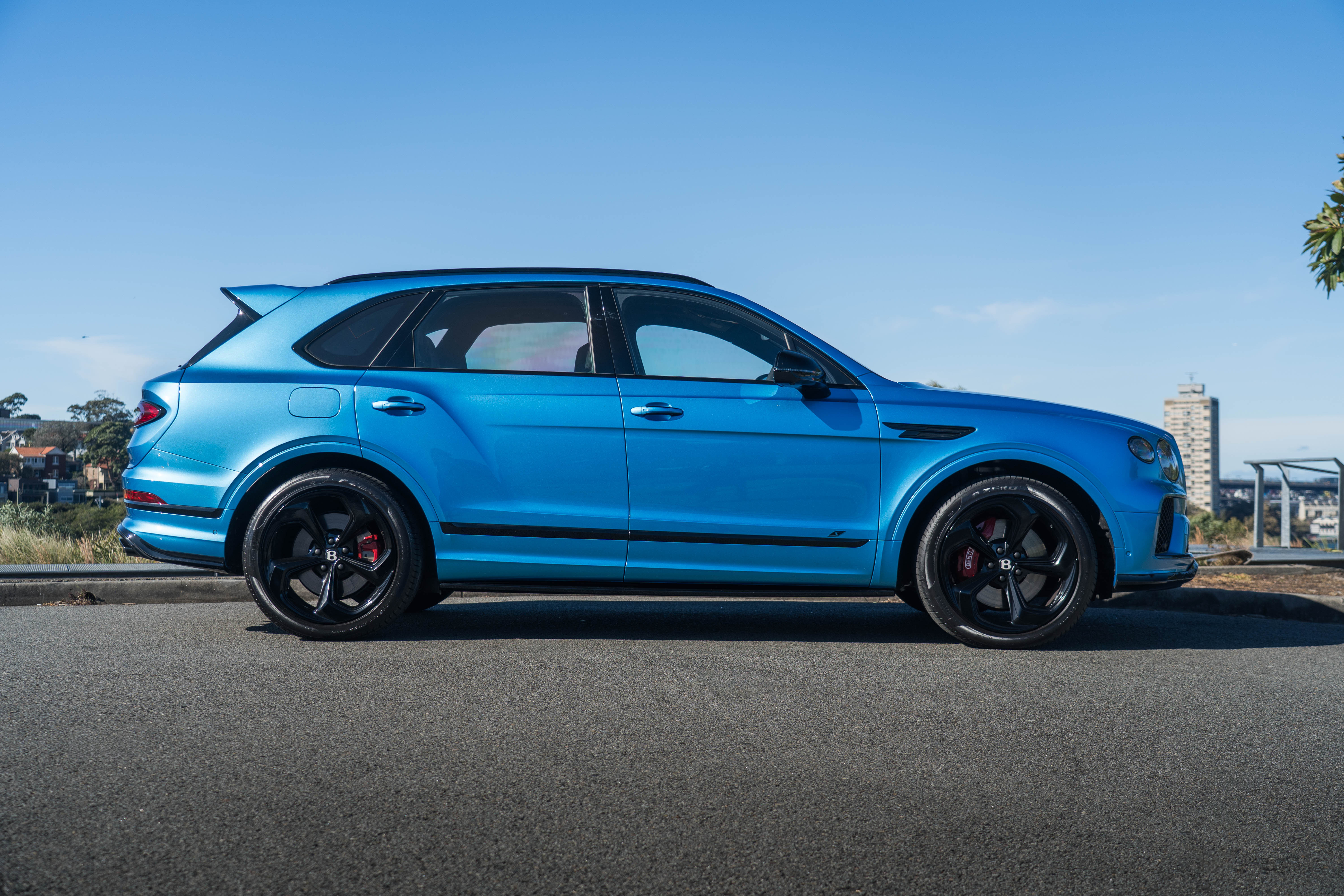 2024 Bentley Bentayga V8S Black Line SUV Image 3