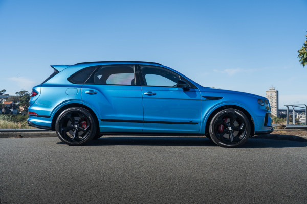 2024 Bentley Bentayga V8S Black Line SUV Image 3