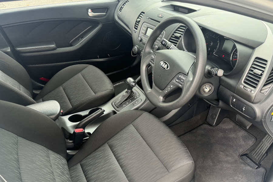 2016 Kia Cerato YD S Hatch Image 10