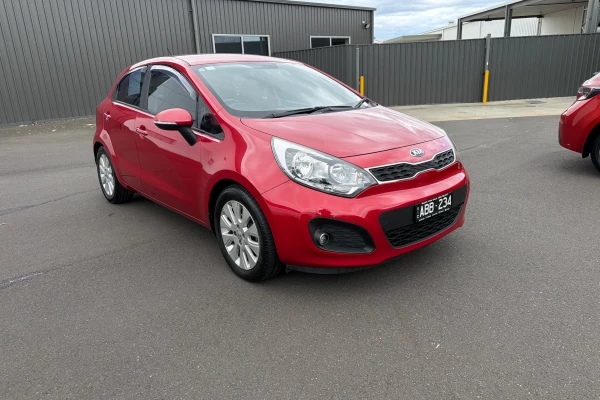 2014 Kia Rio IHS6D2A1FGG829 Si Hatch Image 1