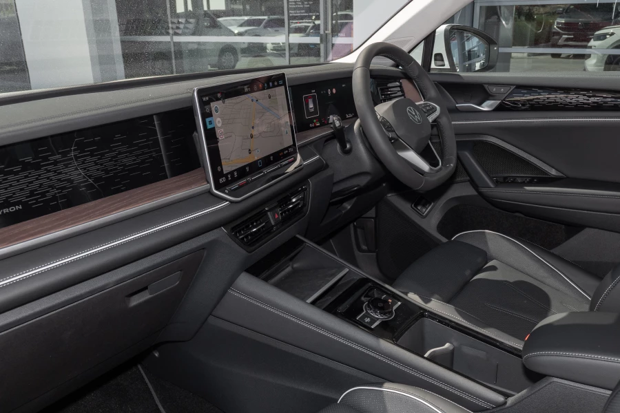 2026 Volkswagen Tayron R4 150TSI eHybrid Elegance SUV Image 8