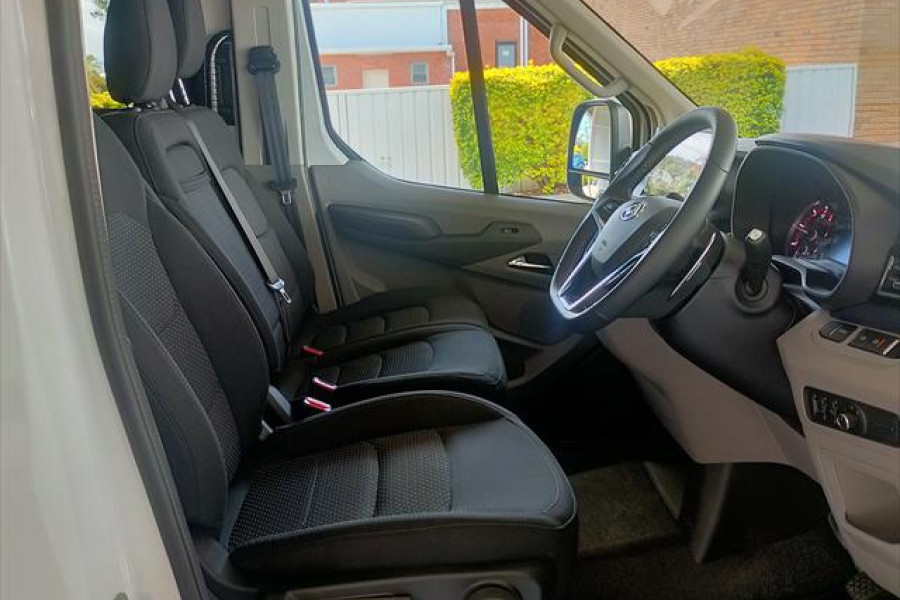 2025 MY24 LDV Deliver 9  12-Seat Bus Image 17