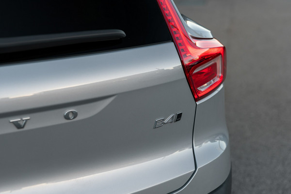 2024 MY25 Volvo XC40 XZ Ultra B4 Dark SUV Image 22